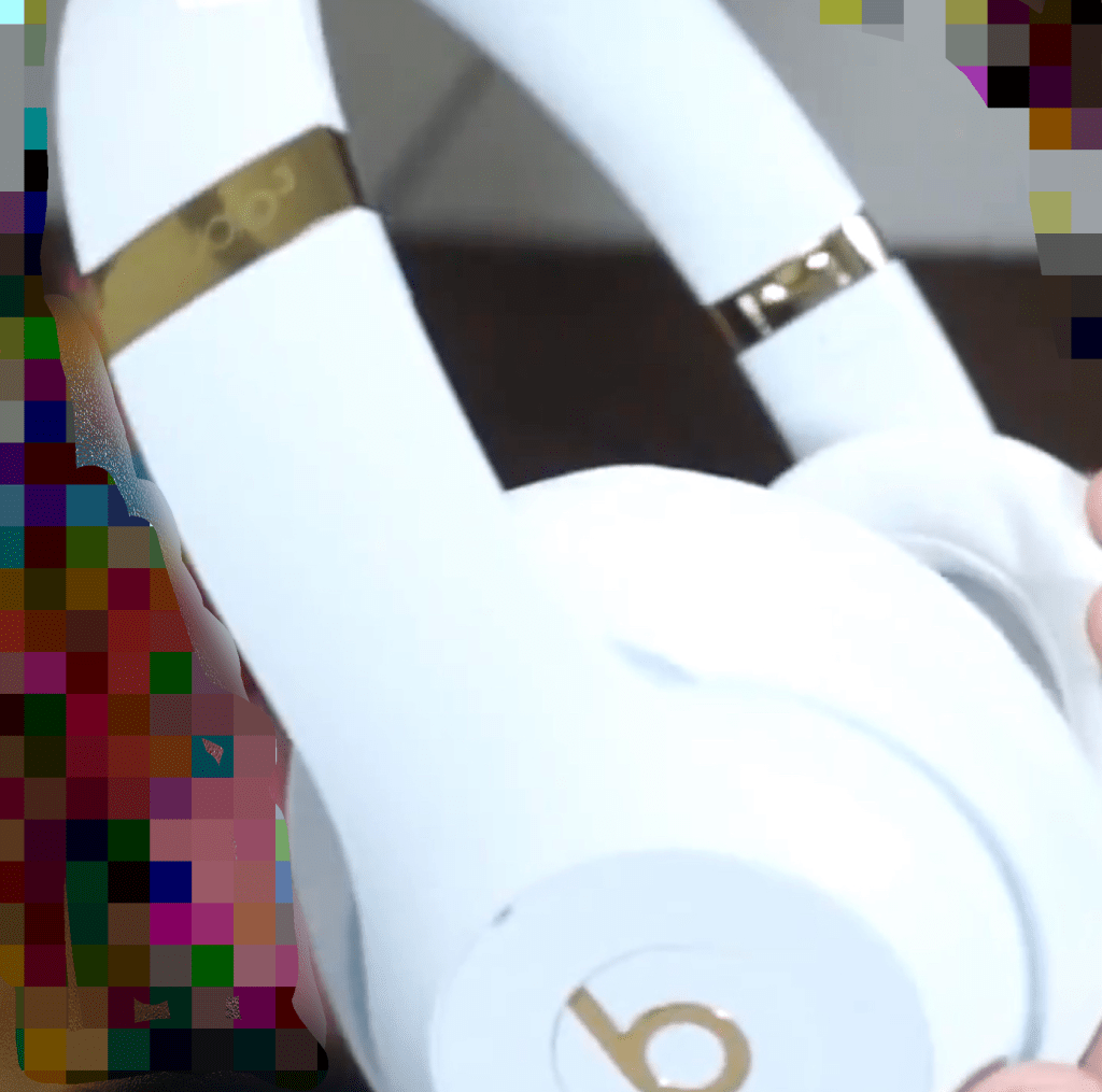 Apple 新型　ヘッドホン　イヤホン　ノイズキャンセリング　最新　リーク　情報